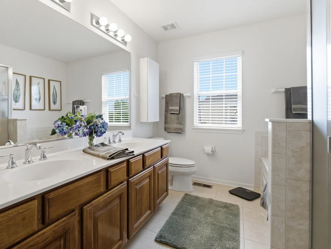 Photo of 490 Dolton Lane