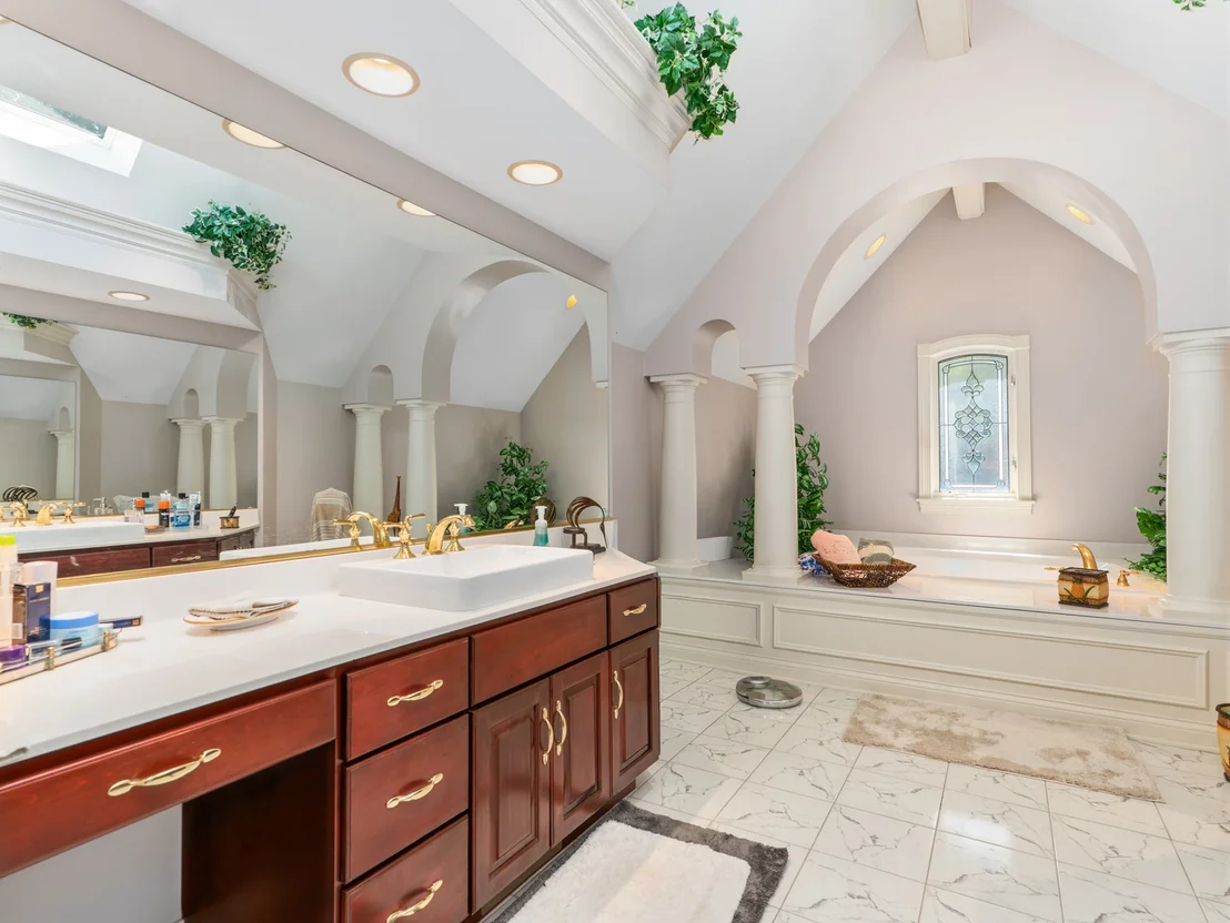 Photo of 818 Fox Glen Drive