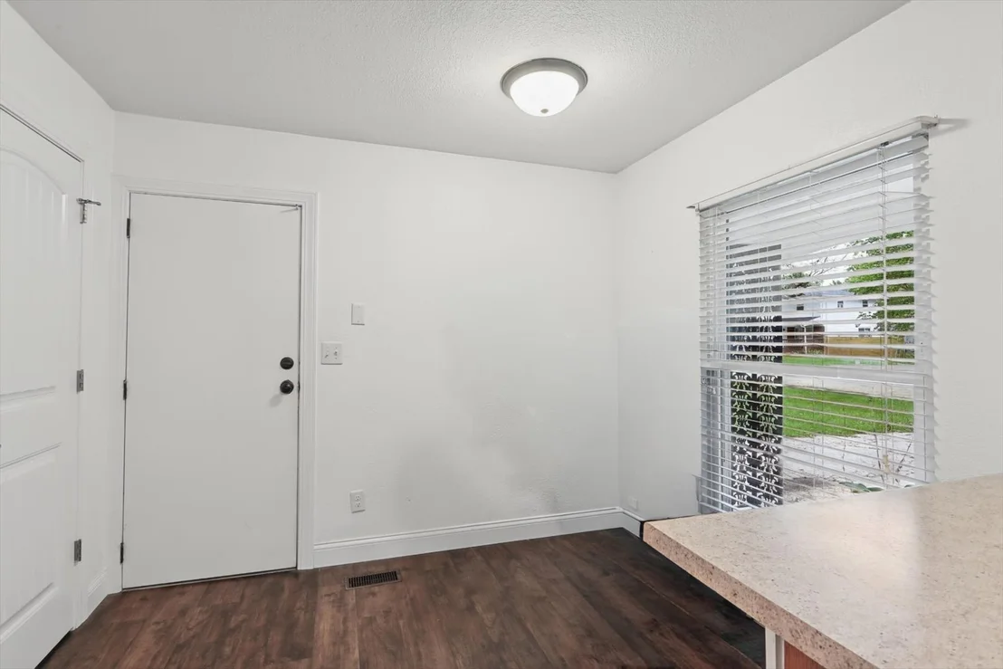 Photo of 905 Stratford Drive
