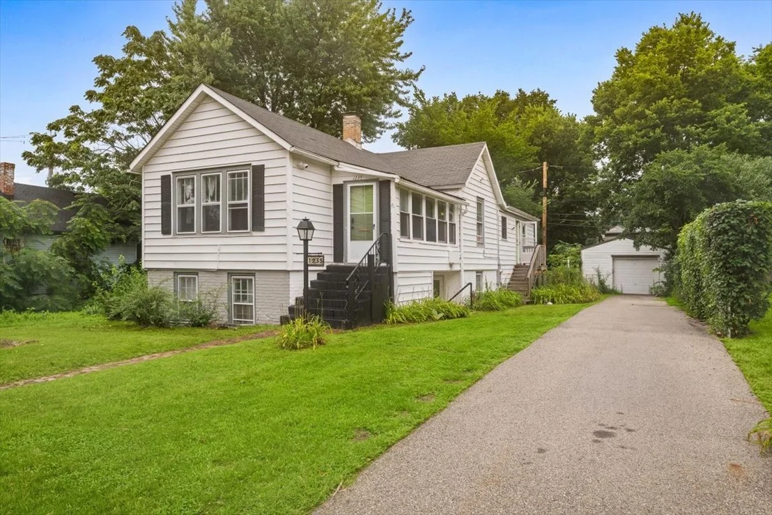 Photo of 1235 Leon Place