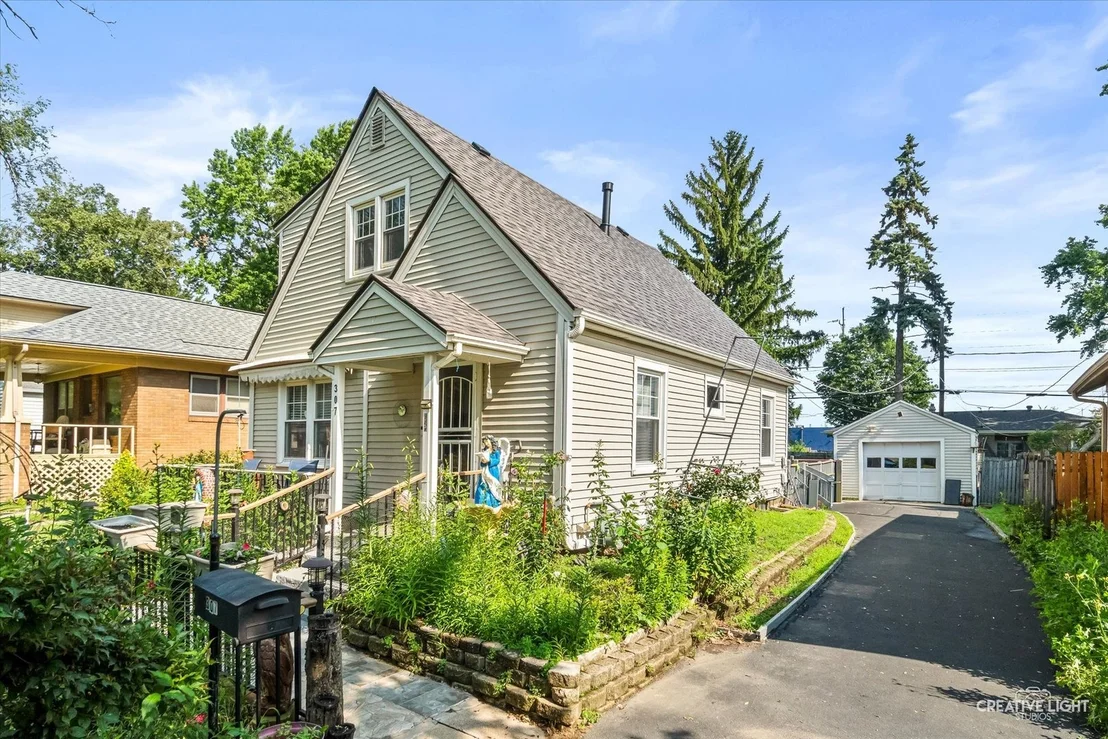 Photo of 307 Lakelawn Boulevard
