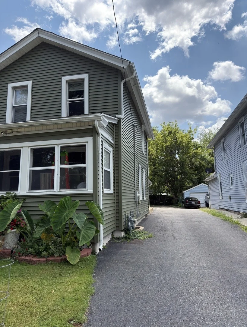 Photo of 727 Superior Street