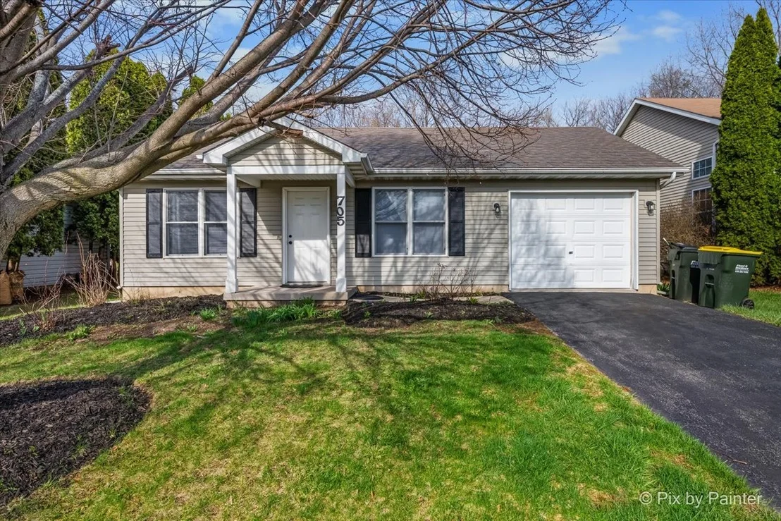 Photo of 705 Hawthorne Lane