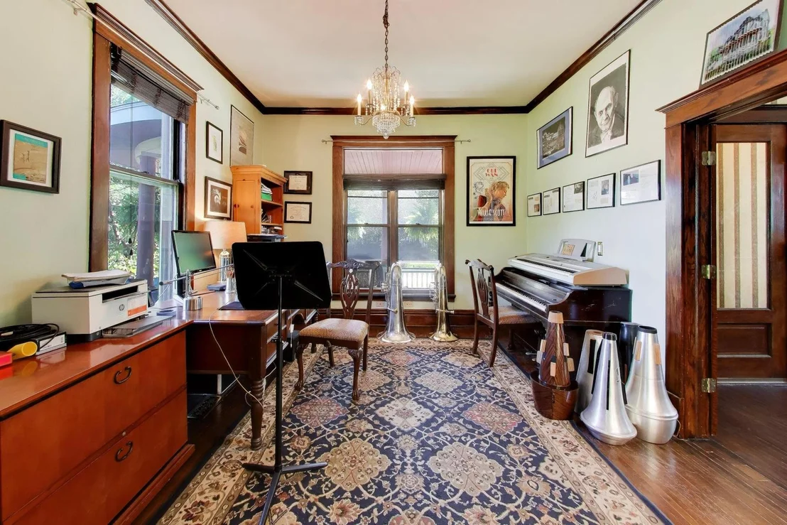 Photo of 582 PARK Street