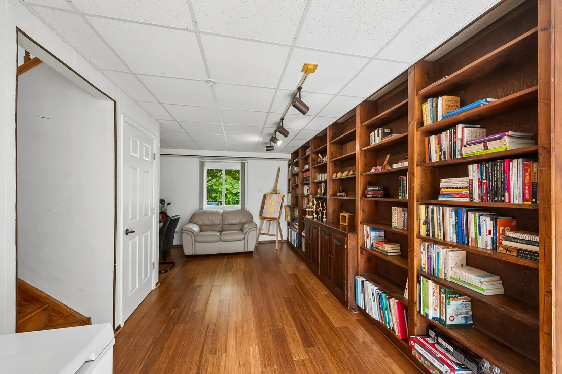 Photo of 4691 Huntington Boulevard
