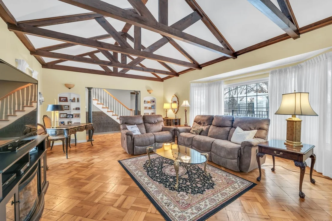 Photo of 10 Deerpath Lane