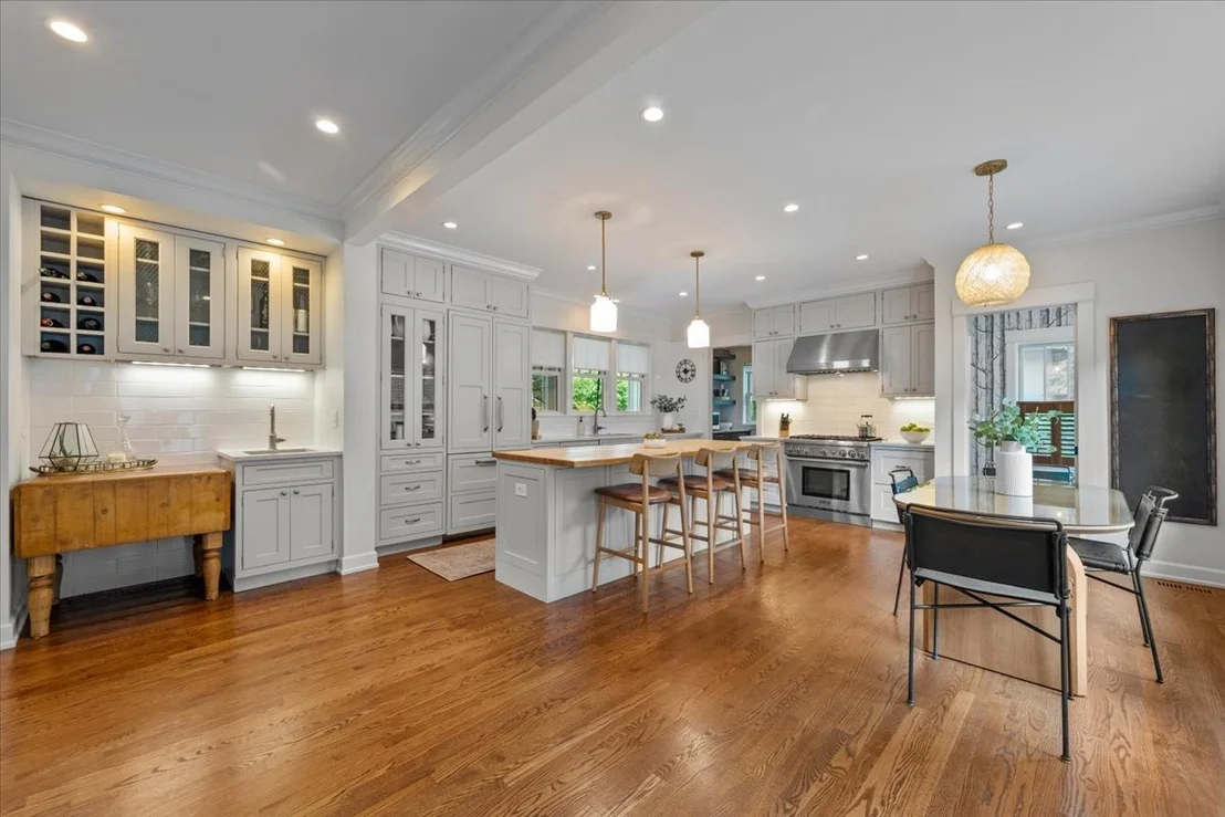 Photo of 1303 Maple Avenue