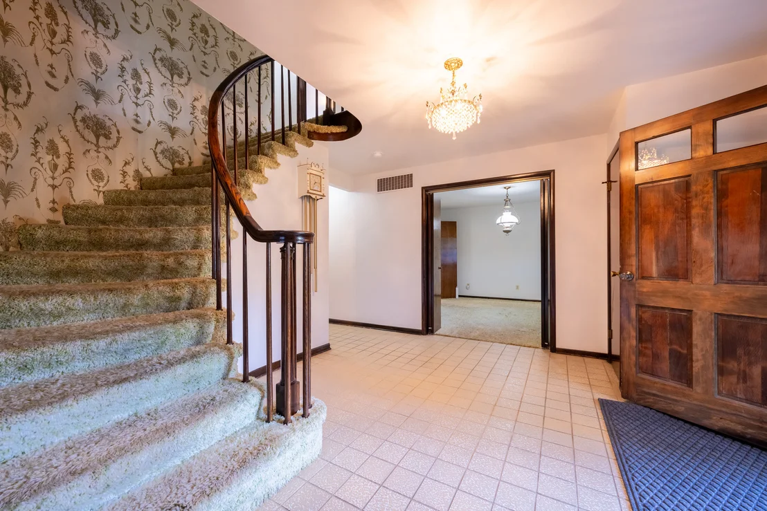Photo of 801 Oakcrest Drive