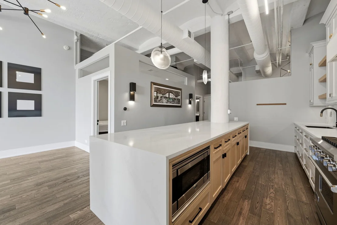 Photo of Unit 406 at 1000 W Washington Boulevard