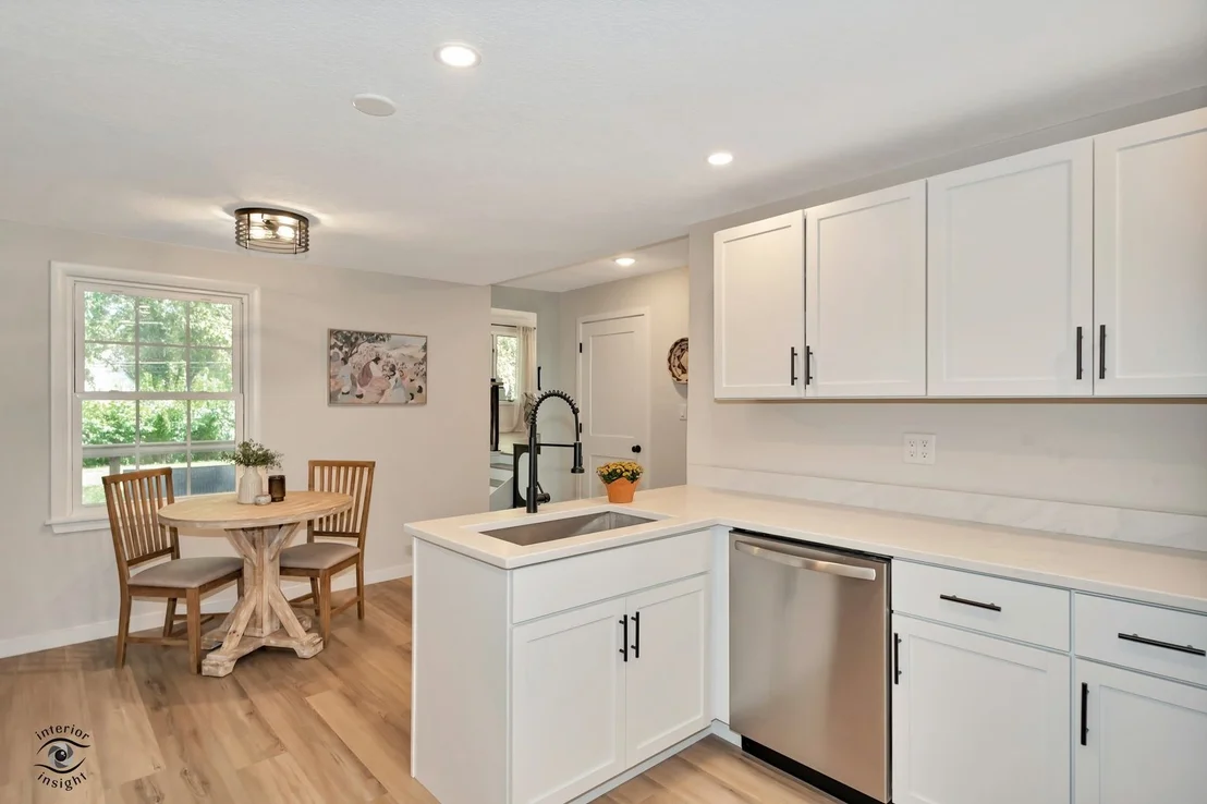 Photo of 830 W River Street