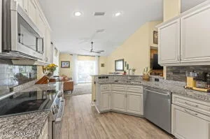 Photo of 881 Mandarin Drive NE