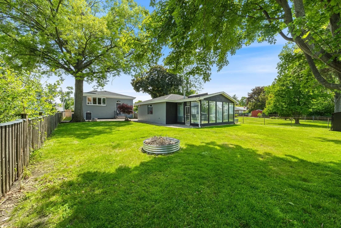 Photo of 564 W Harrison Road