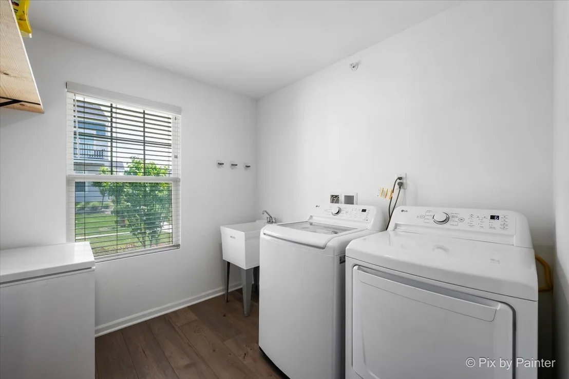Photo of 466 Comstock Road