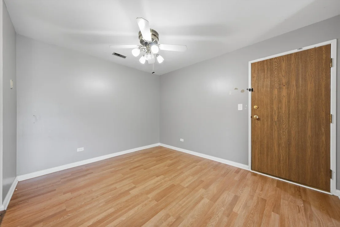 Photo of Unit M5 at 1422 Stonebridge Circle