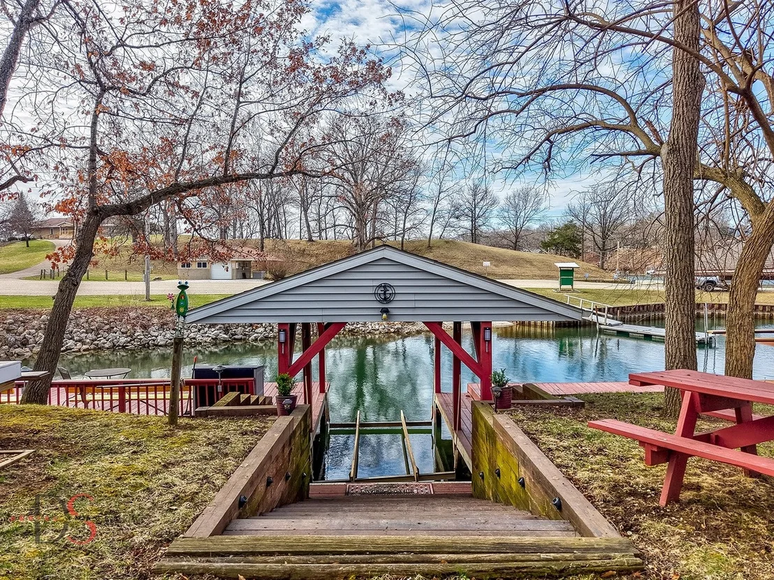 Photo of 152 Beachview Court