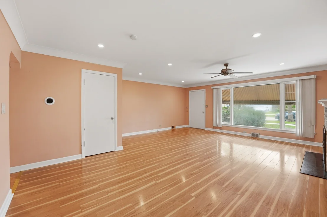 Photo of 306 W Lonnquist Boulevard
