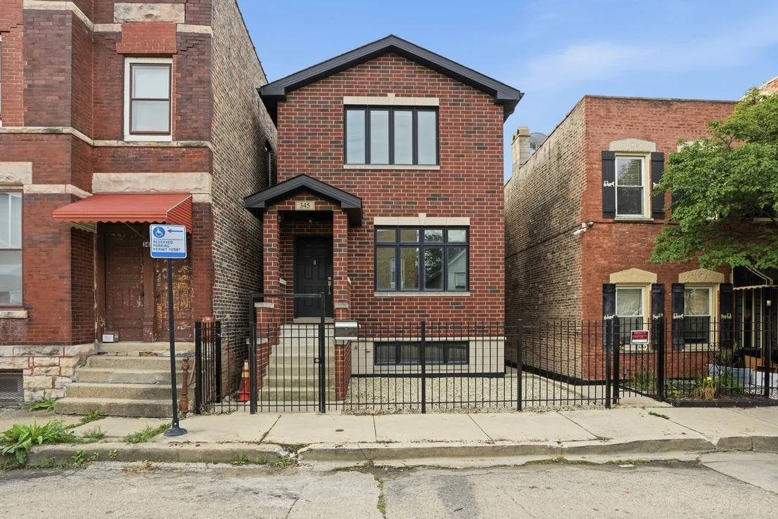Photo of 345 W 29th Place