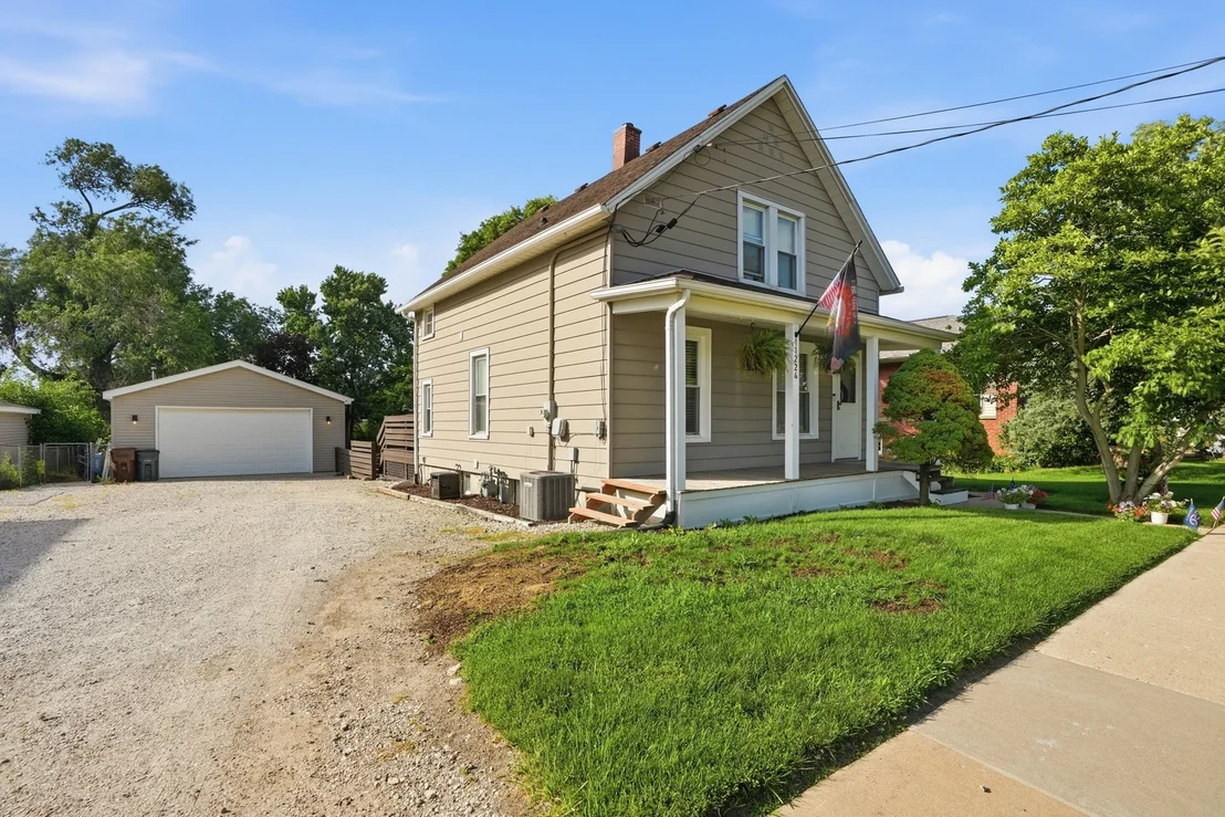 Photo of 11224 Front Street