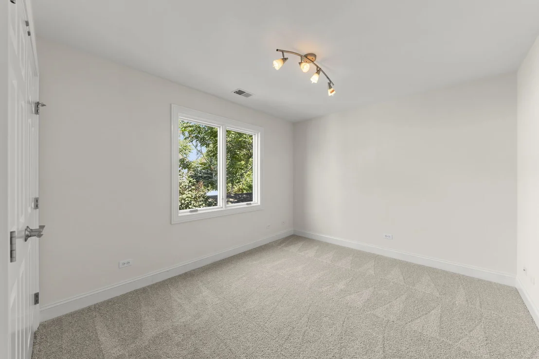 Photo of 133 N Geneva Avenue