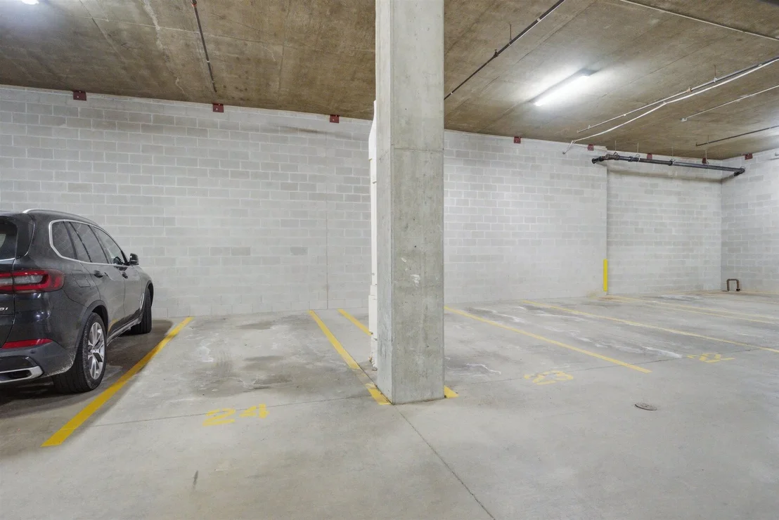 Photo of Unit 710 at 950 W Monroe Street