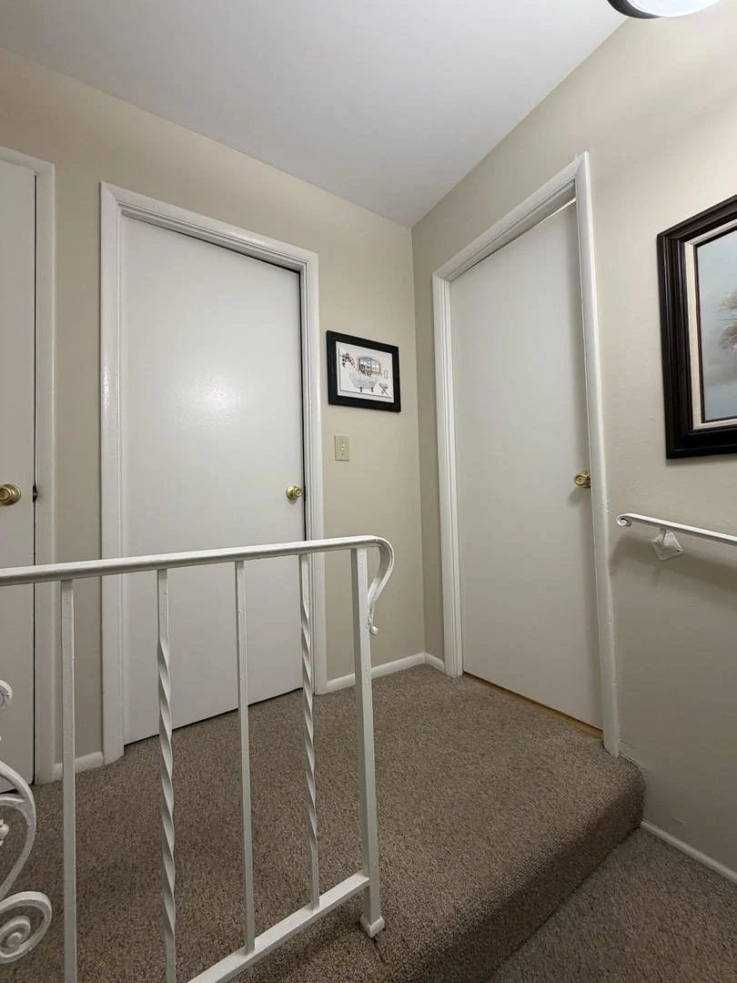 Photo of Unit 5 at 2404 Algonquin Road