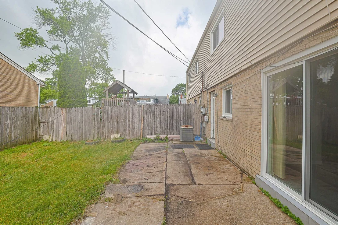 Photo of 9249 BARBERRY Lane