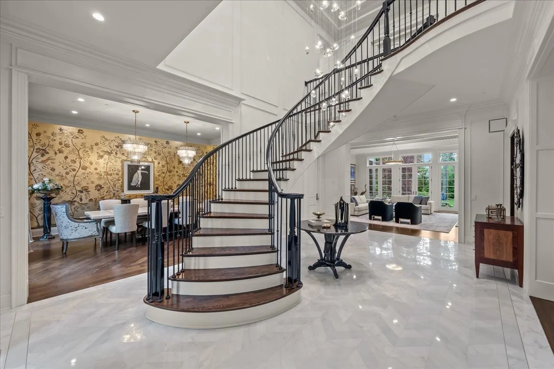 Photo of 677 Sheridan Road