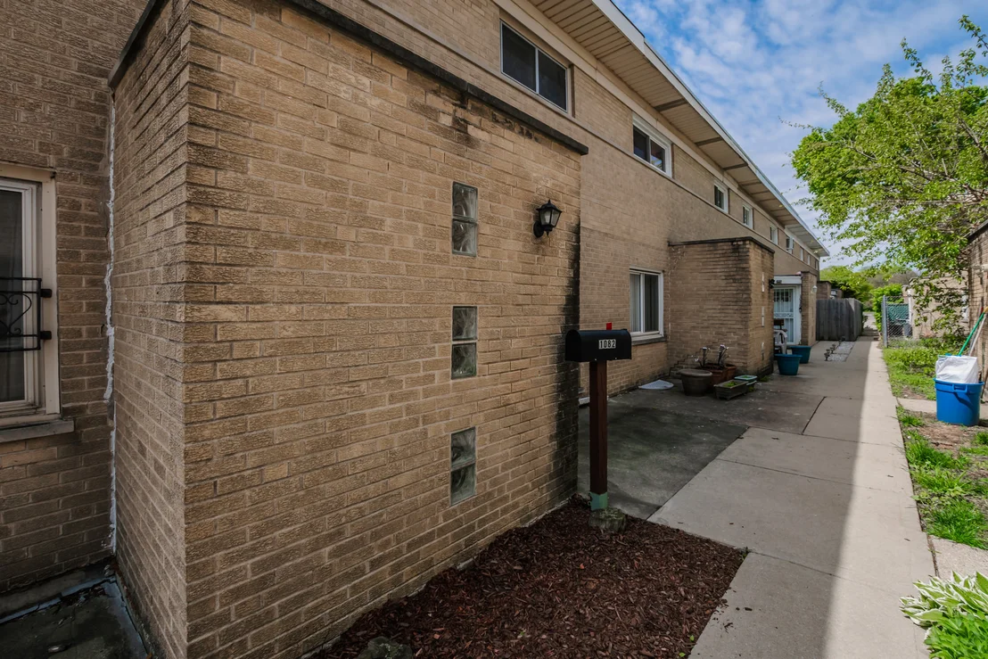 Photo of 1082 Des Plaines Avenue