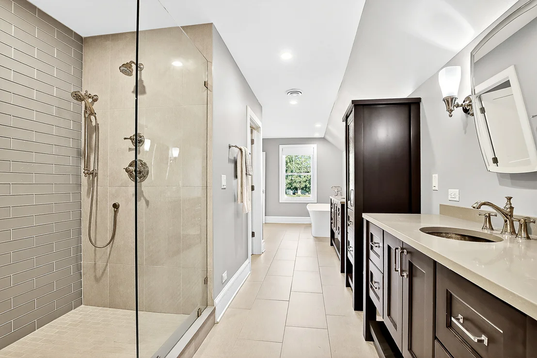 Photo of 827 Edgewater Parkway