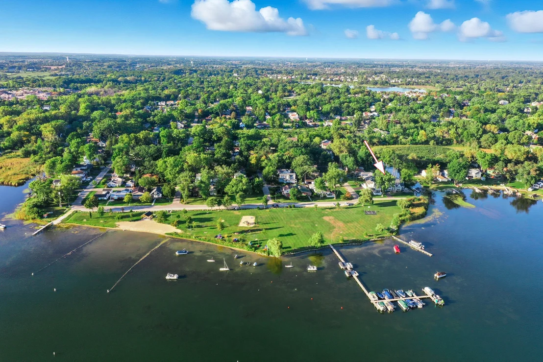Photo of 827 Edgewater Parkway