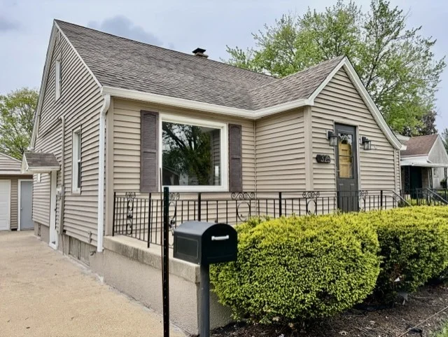 Photo of 325 W 3rd Street