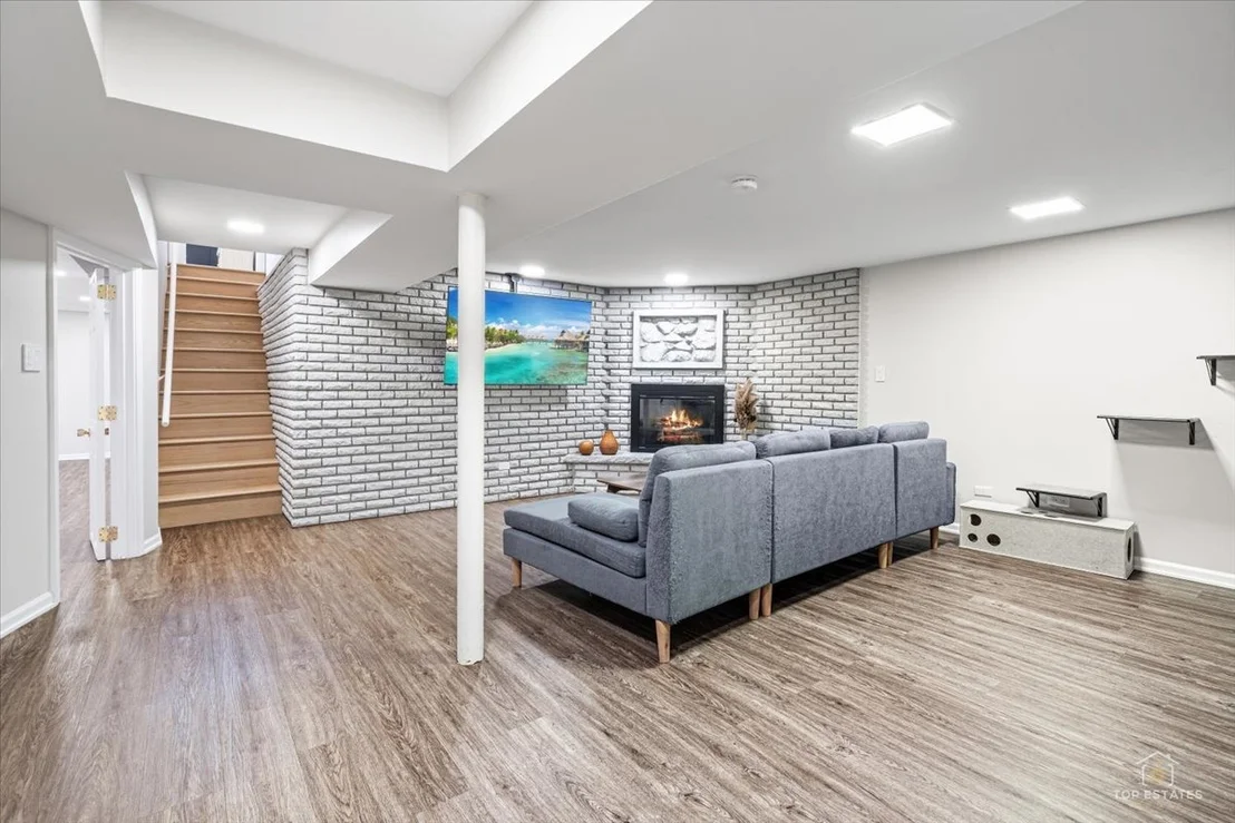 Photo of 875 Horne Terrace