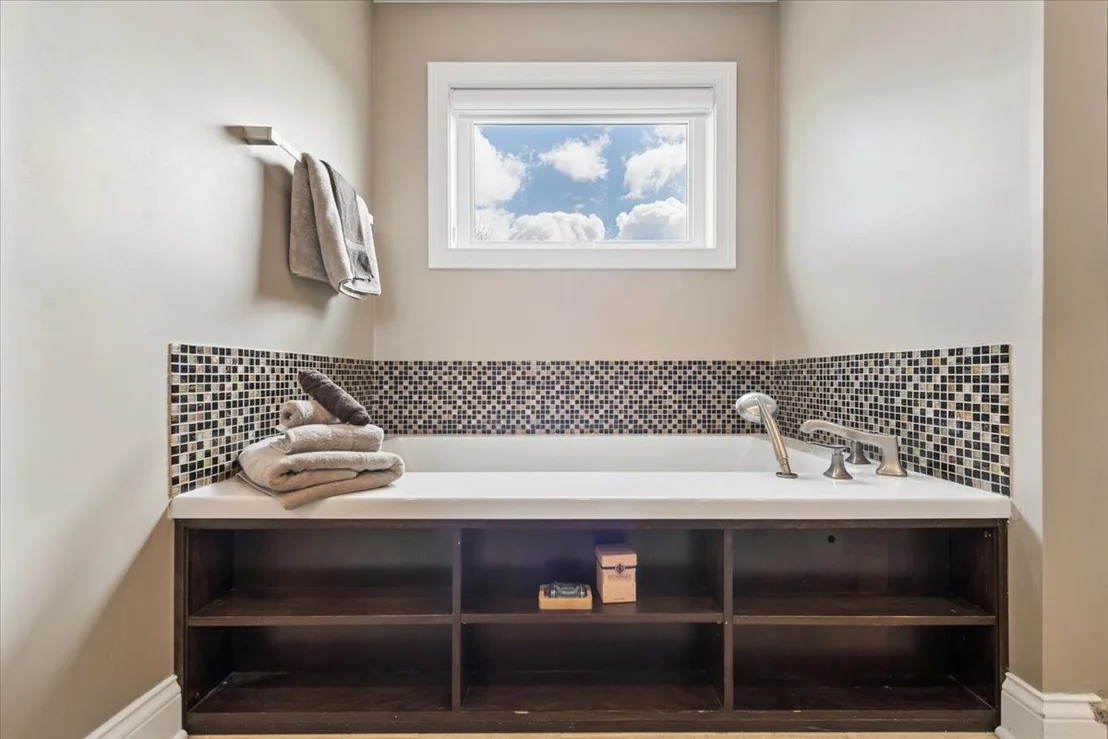 Photo of 405 Caren Drive