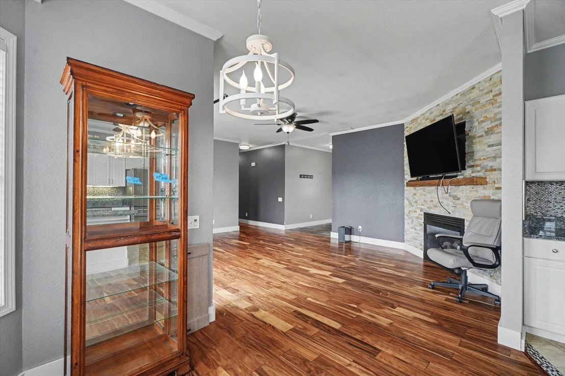 Photo of 1203 EDGEVIEW Drive