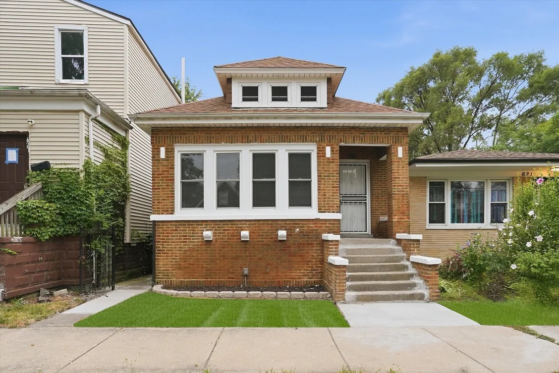 Photo of 623 E 88th Place