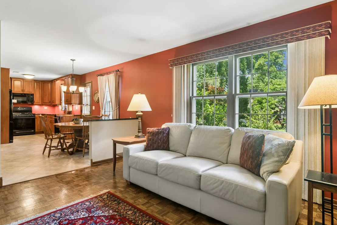 Photo of 562 E Carpenter Drive