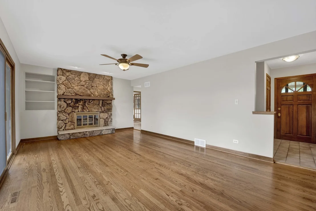 Photo of 18W724 20th Place