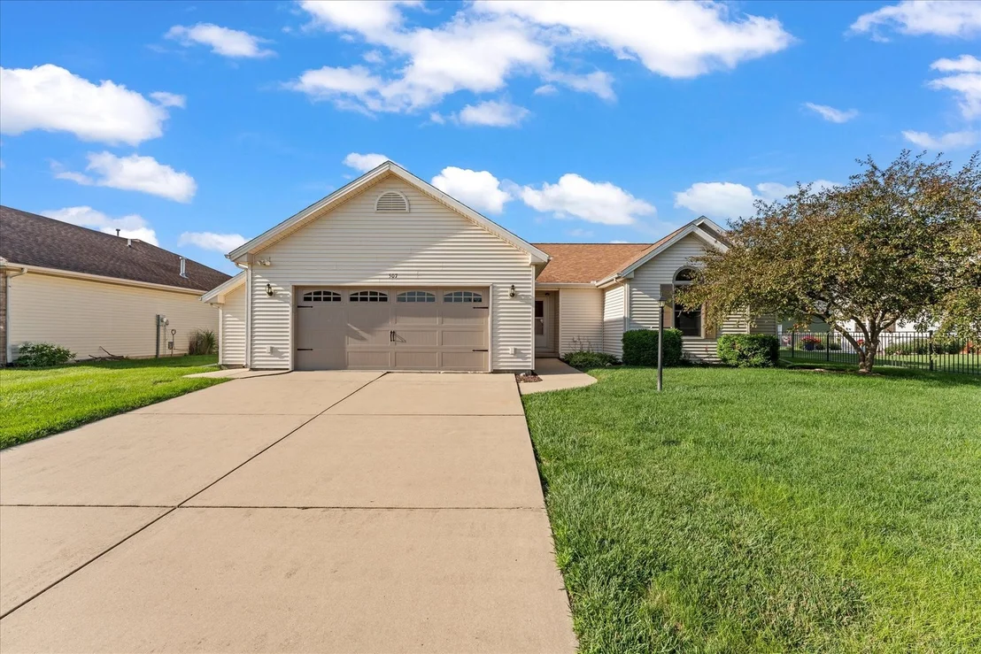 Photo of 507 Deerpath Drive
