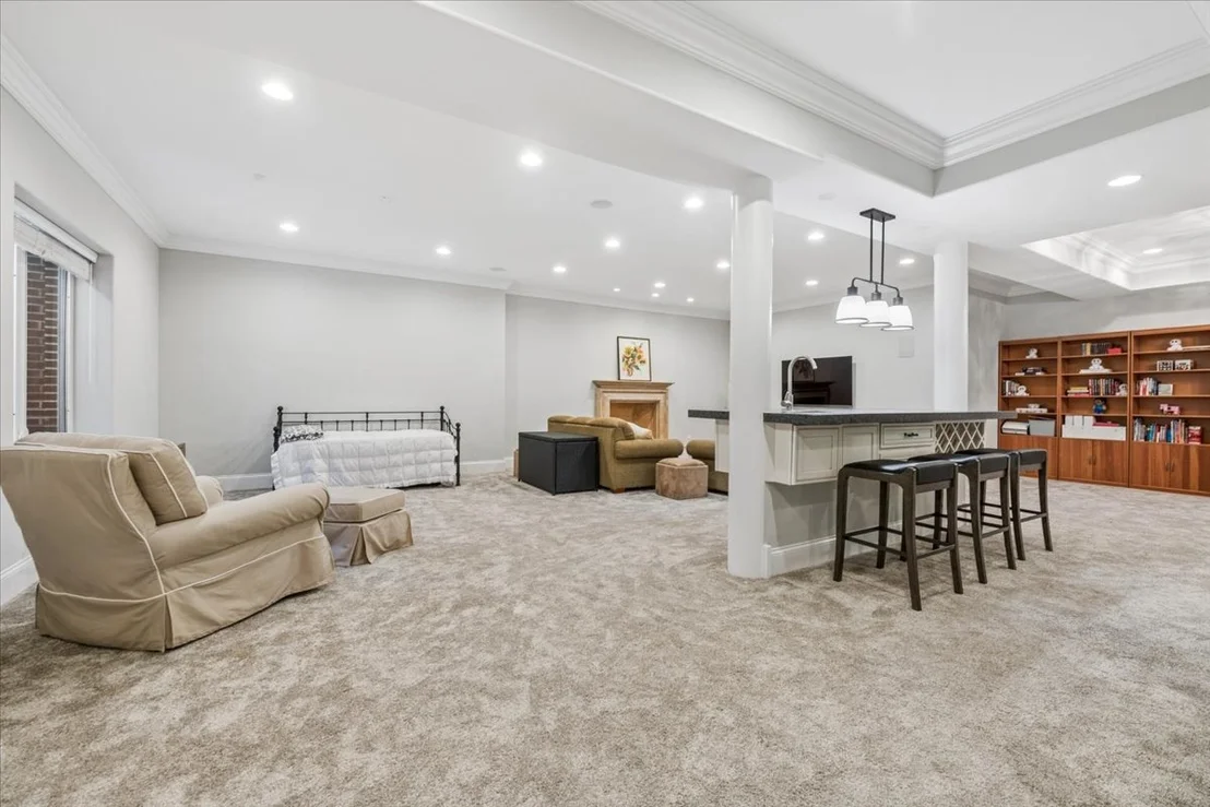 Photo of 1024 Prairie Lawn Road