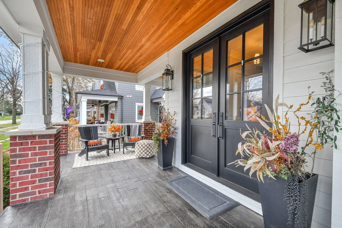 Photo of 618 N Wheaton Avenue