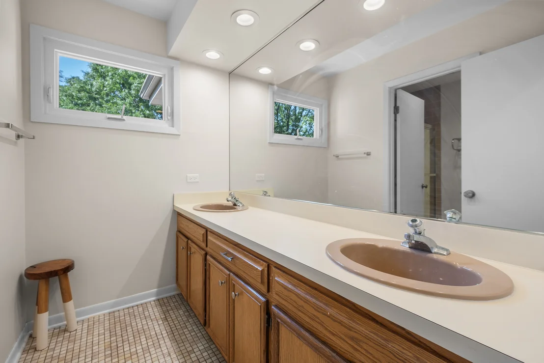 Photo of 559 Hillside Drive