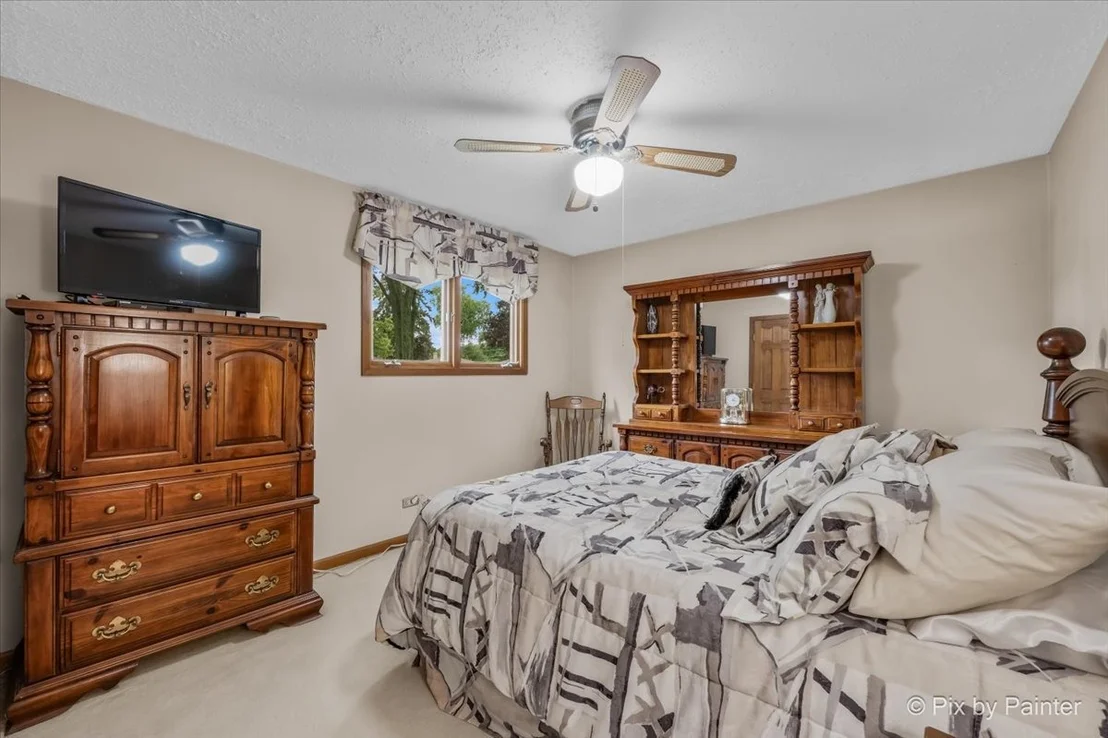 Photo of 24 W Devon Avenue