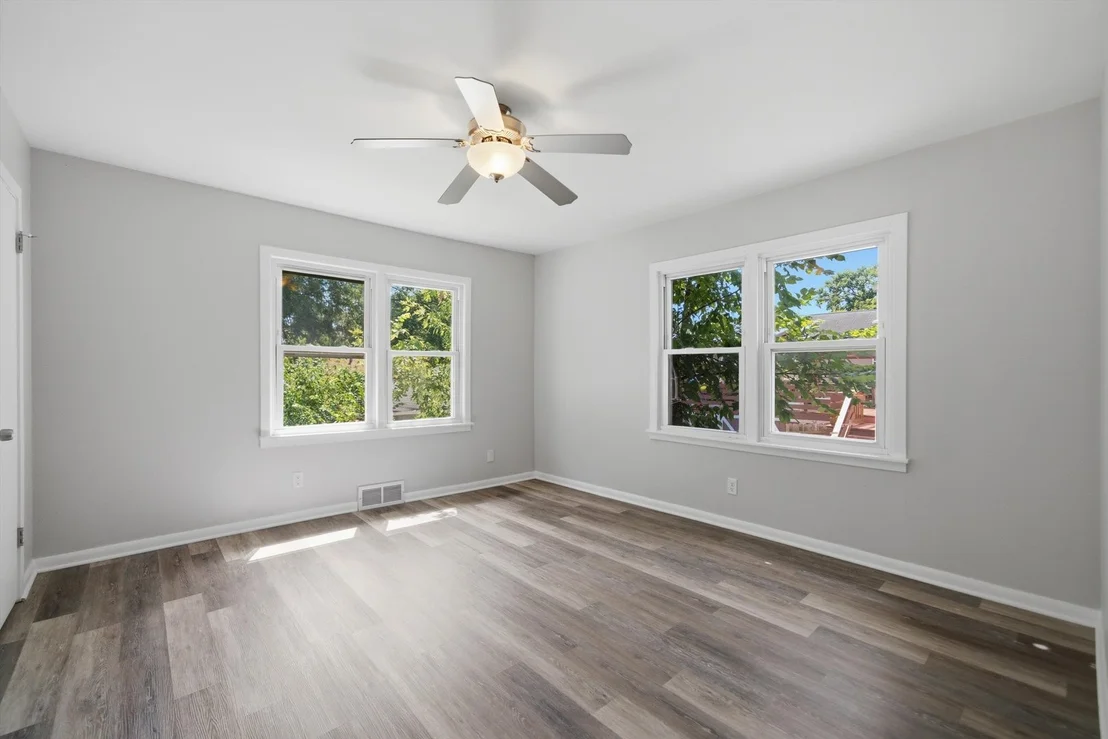 Photo of 34925 N Decorah Avenue
