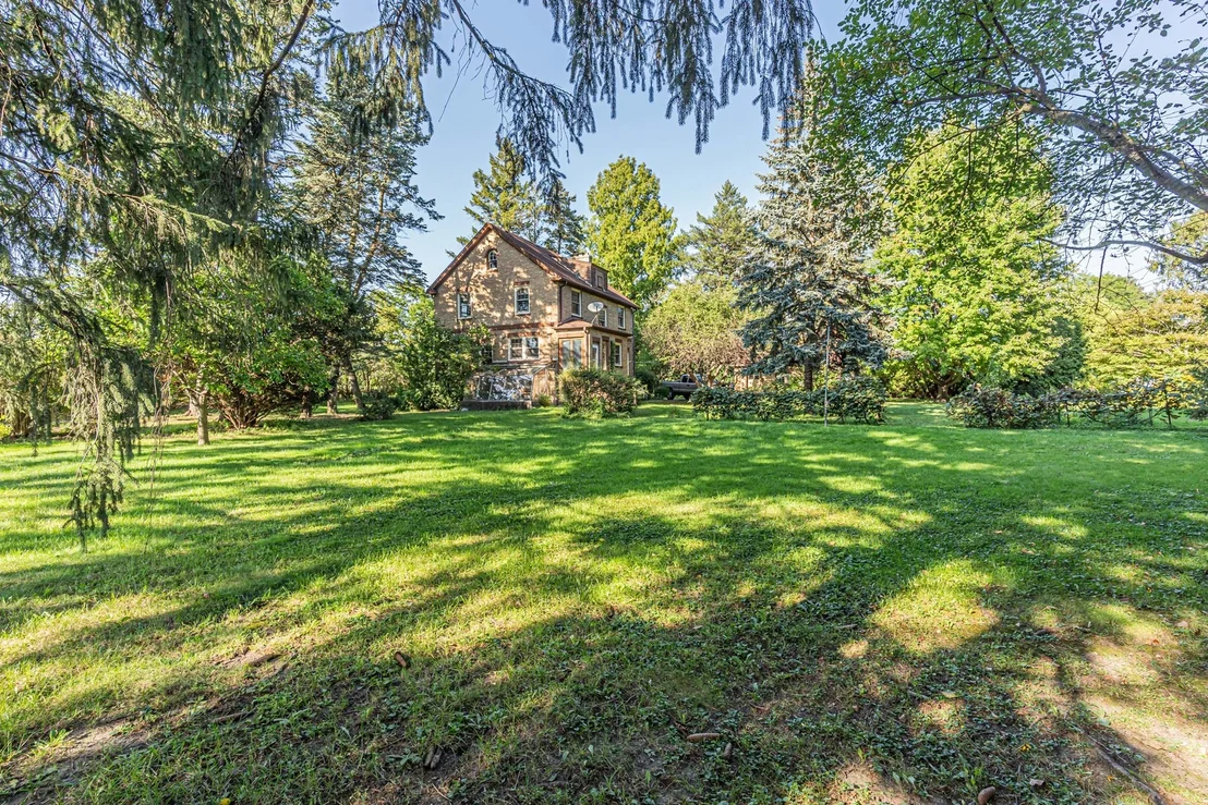 Photo of 1324 Fredrickson Place