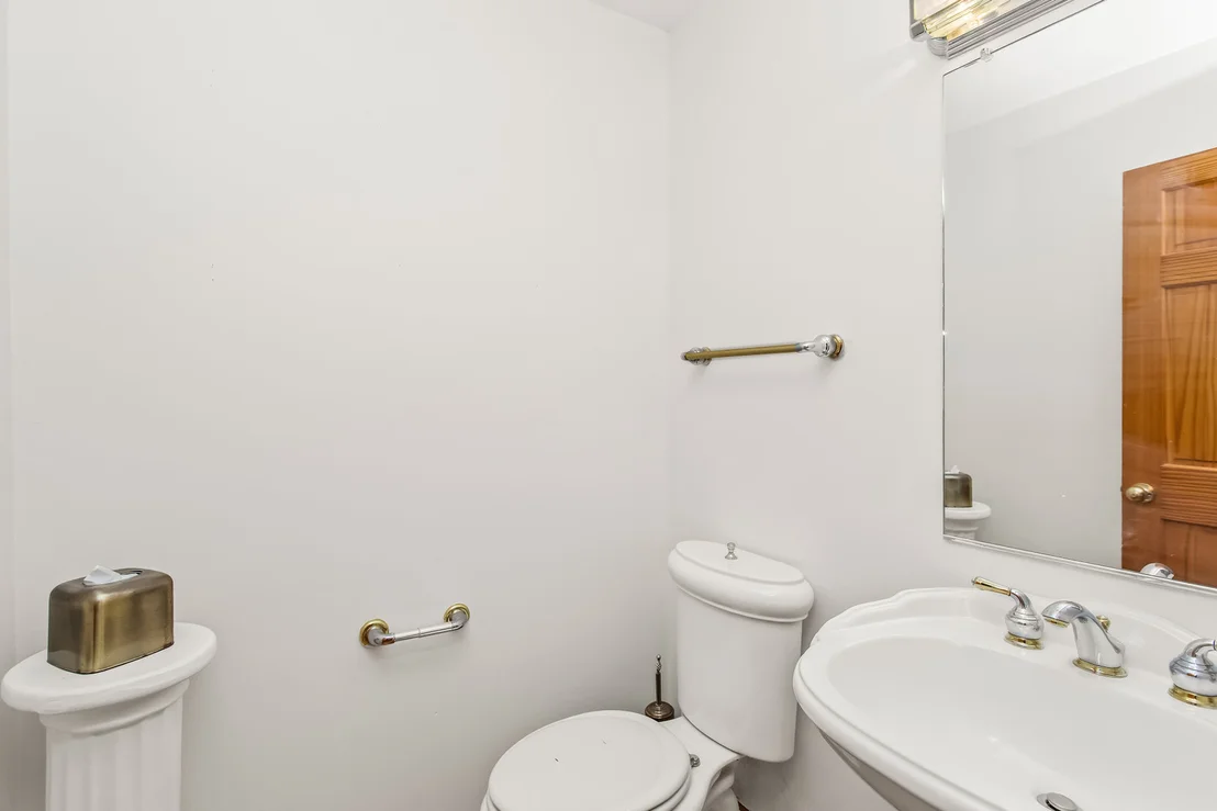 Photo of 543 LE PARC Circle
