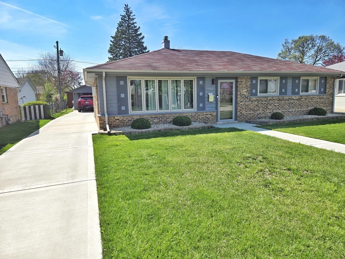 Photo of 980 W Grant Drive