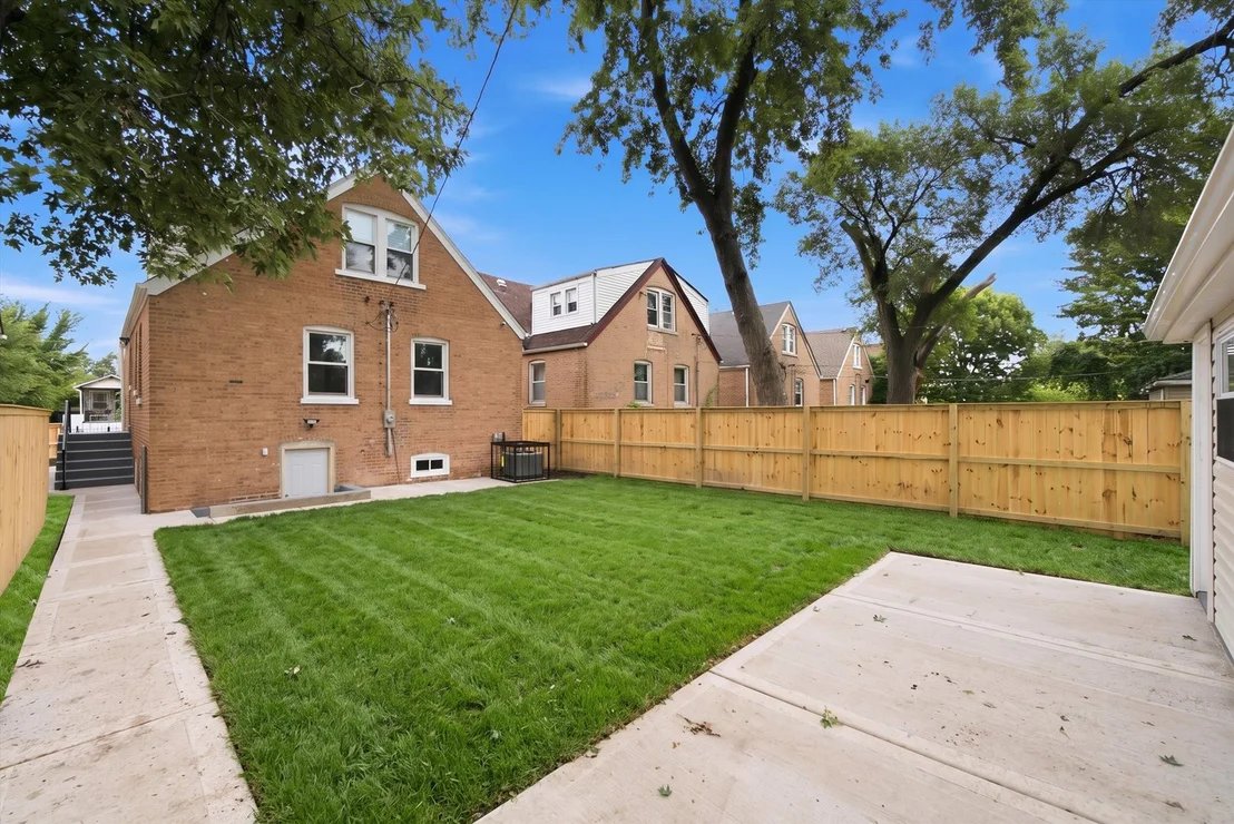Photo of 433 W 100TH Street