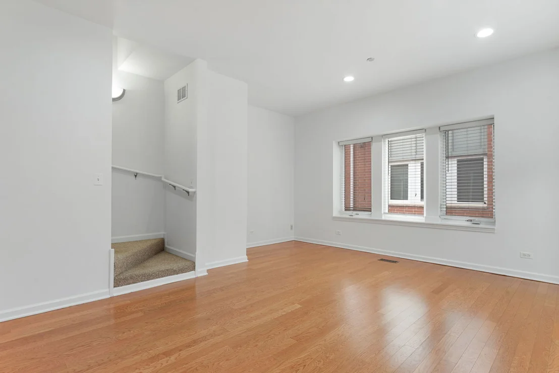 Photo of 2403 W 32nd Place