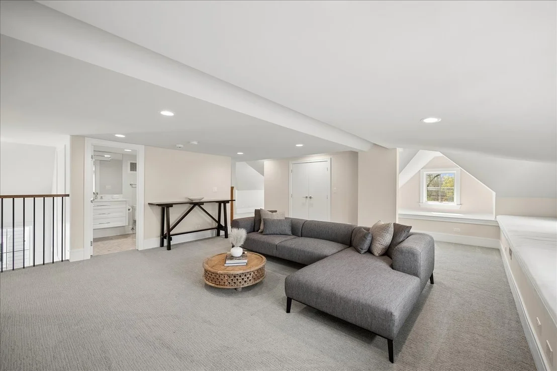 Photo of 1121 Forest Avenue