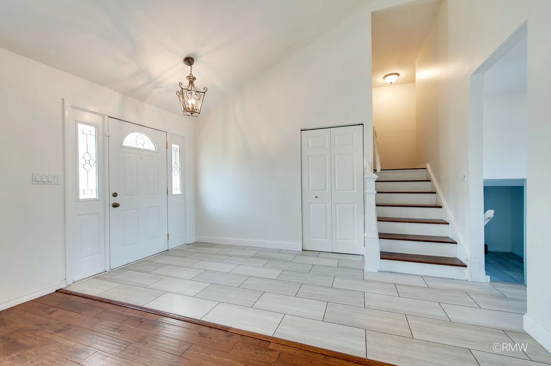 Photo of 1233 N Hickory Trail